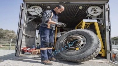 Mobil lastikçi araçları yolda bırakmıyor