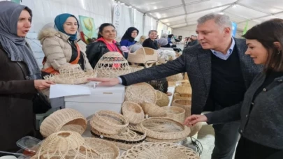 Sakaryalı kadınlardan depremzedeler yararına kermes