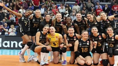 VakıfBank, 11. kez üst üste yarı finalde