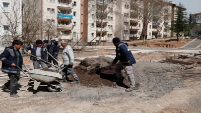 2000 Evler Mahallesi 5. Yol’da bulunan park, Nevşehir Belediyesi Park ve Bahçeler Müdürlüğü ekiplerince yenileniyor.