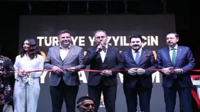 AK Parti Buca ilçe başkanlığının düzenlediği Birlik ve Beraberlik İftar sofrasına Bucalılar büyük ilgi gösterdi.