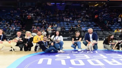 Anadolu Efes depremzede köpekleri ağırladı