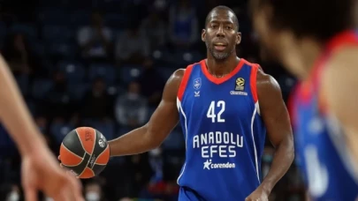 Anadolu Efes oyuncusu Bryant Dunston hastaneye kaldırıldı