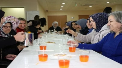 Anne Şehir’den kokulu mum yapımı