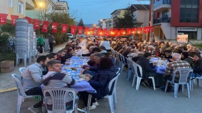 Başiskele’de CHP’den sokak iftarı