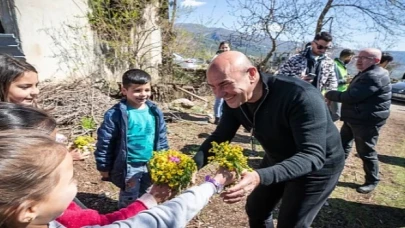 Başkan Soyer’den deprem mağduru çiftçilere tam destek Osmaniyeli üreticiye İzmir’den can suyu