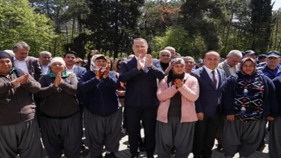 Beylikdüzü Belediye Başkanı Mehmet Murat Çalık 1 Mayıs Emek ve Dayanışma Günü dolayısıyla belediye çalışanlarıyla bir araya geldi