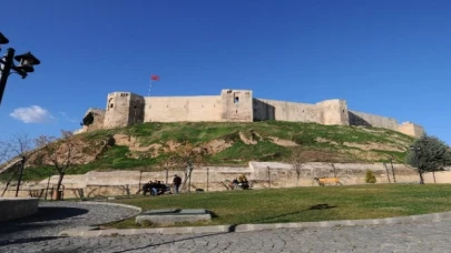 Hasar gören tarihi Gaziantep Kalesi’nde restorasyon başlıyor