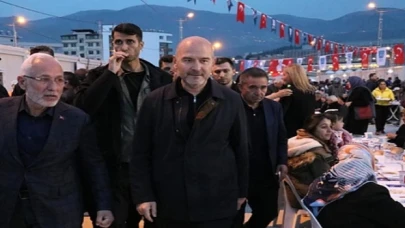 İçişleri Bakanı Süleyman Soylu İskenderun Konteyner Kentte Depremzedelerle İftar Yaptı