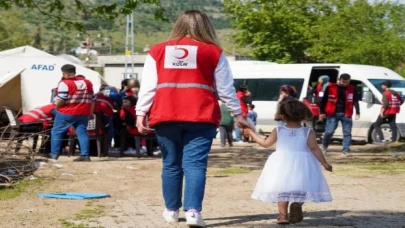 Kızılay çocukların bayram sevincine ortak oluyor