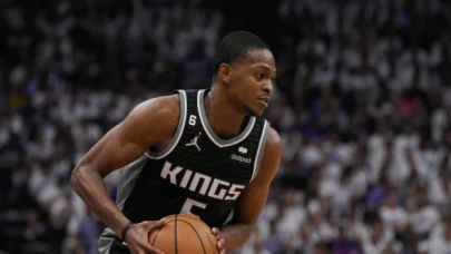 NBA'de ilk kez verilen Jerry West Ödülü'nü, De'Aaron Fox kazandı