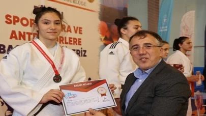 Nevşehir Belediye Başkanı Dr. Mehmet Savran, Okul Sporları Judo Yıldızlar Kız - Erkek Türkiye Birinciliği Müsabakaları ödül törenine katıldı