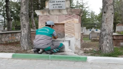 Nevşehir Belediyesi’nden mezarlıklara temizlik