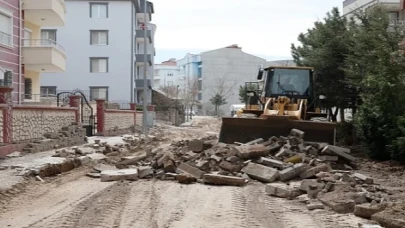 Yol Yenileme Çalışmaları Tüm Hızıyla Sürüyor