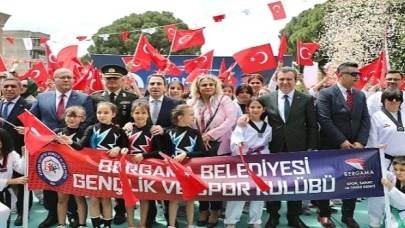 19 Mayıs Bergama’da törenle kutlandı