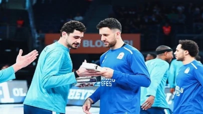 Anadolu Efes’in Anadolu Vakfı ile Gelenekselleşen “Bir Kitap da Sen Getir” Projesinde Depremzedeler İçin Binlerce Kitap Toplandı