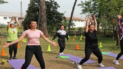 Anne ve çocuklar Zeytinpark’ta spor yaptı