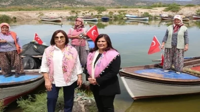 Aydın Büyükşehir Belediye Başkanı Özlem Çerçioğlu, 1 Mayıs Emek ve Dayanışma Günü’nde Sayın Selvi Kılıçdaroğlu ile birlikte emekçi kadınlarla buluştu.