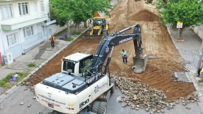 Aydın Büyükşehir Belediyesi Efeler Şerbetçi Caddesi’nde Sıcak Asfalt Çalışmalarına Başladı