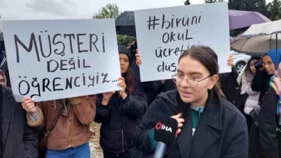 Biruni Üniversitesi öğrencileri eğitim ücretlerine yapılan yüzde 130 zammı protesto etti