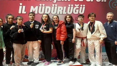 Canikli Sporcular Madalyaları Sildi Süpürdü