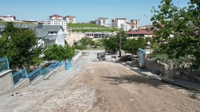 Fen İşleri Müdürlüğü Ekipleri Kıratlıoğlu Mahallesi’nde Çalışmalarını Sürdürüyor