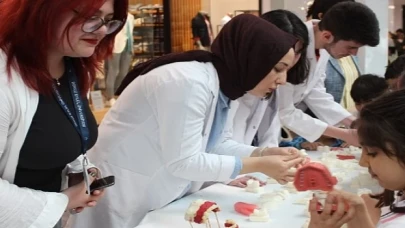 İzmir’in Balçova İlçesindeki Öğrenciler Dokuz Eylül Üniversitesi Diş Hekimliği Fakültesiyle Ağız ve Diş Sağlığına Kavuşuyor