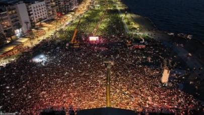 İzmir’de 19 Mayıs coşkusu meydanlara sığmadı