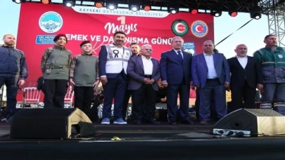 Kayseri protokolü konserde halkla buluştu