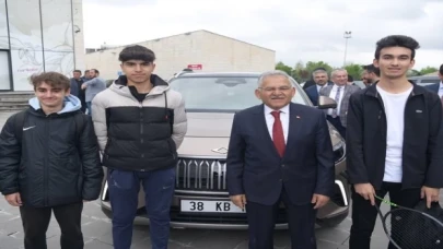 Kayseri’de öğrenciler Togg’la şehri turladı