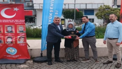 Manisa Salihli’de şehitlere saygı duruşu