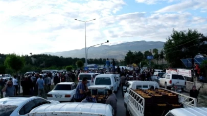 Mersin'de kayısı üreticilerinden 'düşük fiyat' eylemi