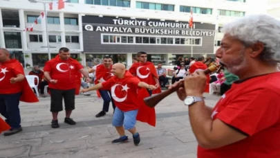 Özel gençlere davullu zurnalı asker uğurlaması