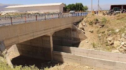 Antalya Büyükşehir Belediyesi Yakaçiftlik’e sulama amaçlı bürz temin etti