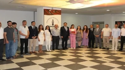 Azerbaycanlı Öğretmen ve Eğitim Yöneticileri İzmir İl Milli Eğitim Müdürü Dr. Murat Mücahit Yentür’ü Makamında Ziyaret Etti