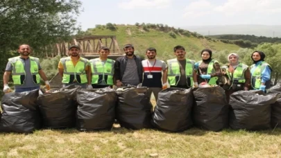 Bingöl’de 30 torba çöp toplandı