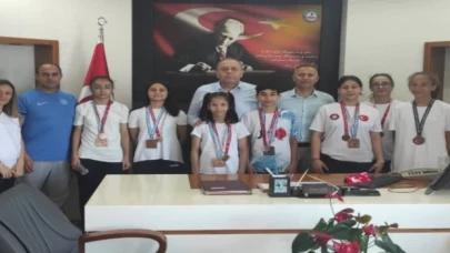 Bursa Gemlik’te ulusal başarılı sporcular ödüllendirildi