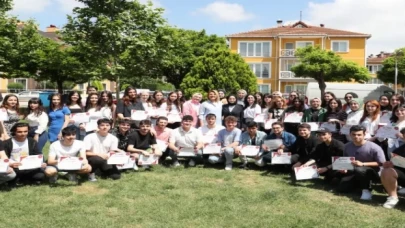 Çınar Akademi ilk mezunlarını verdi