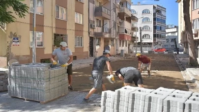 Edremit’te sokaklar parke taşlar ile örülüyor