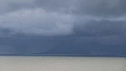 Endonezya'da Anak Krakatau Yanardağı faaliyete geçti