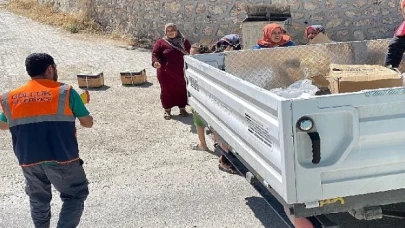 Gölcük Belediyesi Deprem bölgesinde yardımlarını sürdürüyor