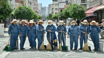 Kadın süpürgeciler Yenişehir’e toz kondurmayacak