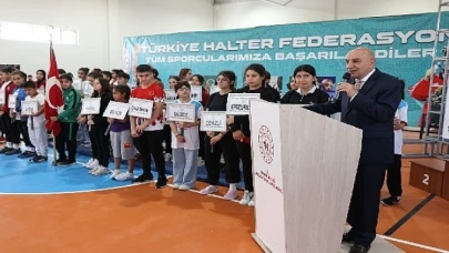 Minikler Türkiye Halter Şampiyonası Keçiören’de düzenleniyor