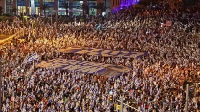 Netanyahu’nun ”yargı reformu” 23. haftada da binlerce insan tarafından protesto edildi