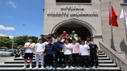 Nevşehir Belediyesi sporcularına Savran’dan tebrik