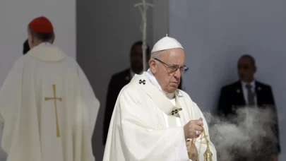 Papa Francis’in ameliyatı başarılı geçti