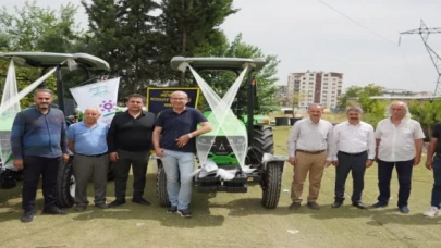 Rotary Gölbaşı ve Adıyaman Belediyesi’ne traktör aldı