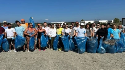 Seferihisar’da Çevre Günü’nde plaj temizliği