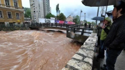 Sırbistan’da sel: 14 nehir birden taştı, OHAL ilan edildi