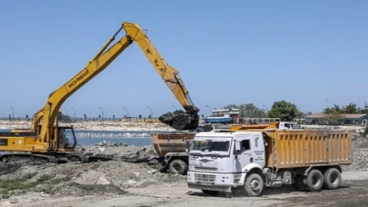 Vali Ozan Balcı Çevre Gününde Dip Çamuru Çıkarma Çalışmalarını İnceledi